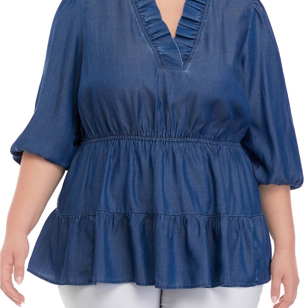 NWT Crown & Ivy™ ruffled V-necklace tiered blouse with blossom sleeves